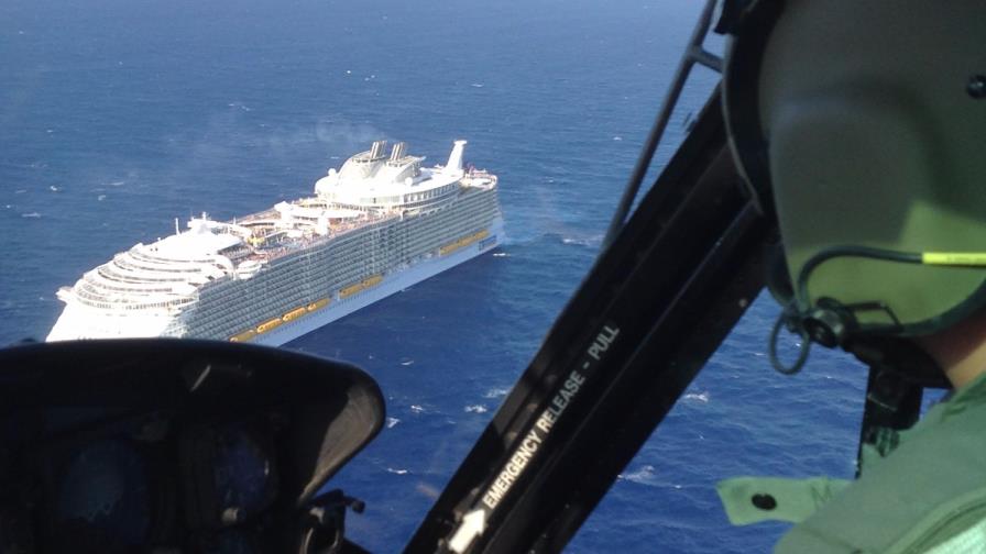 Fuerza Aérea realiza acción de rescate en altamar para trasladar turista enfermo de un crucero