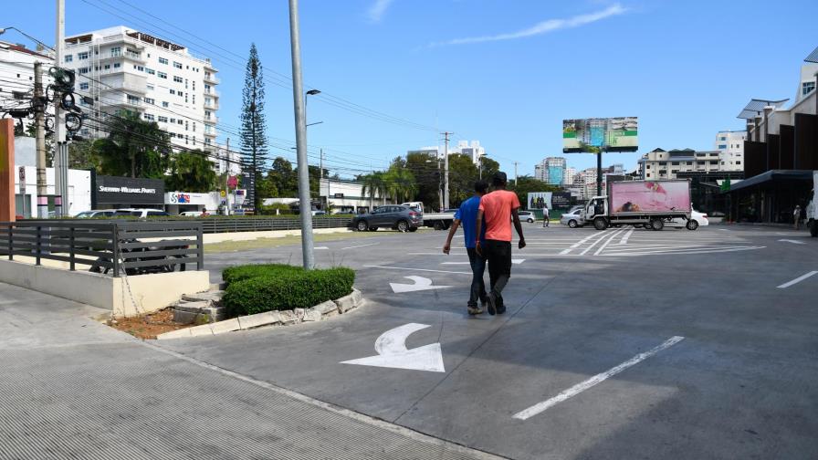 AUDIO: Asaltan a una mujer a plena luz del día en la avenida Tiradentes frente a supermercado