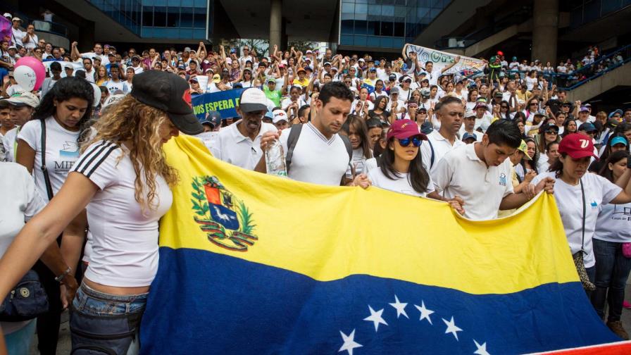 Policía impide paso marcha opositora a centro de Caracas y comienzan choques Policía impide paso marcha opositora a centro de Caracas y comienzan choques