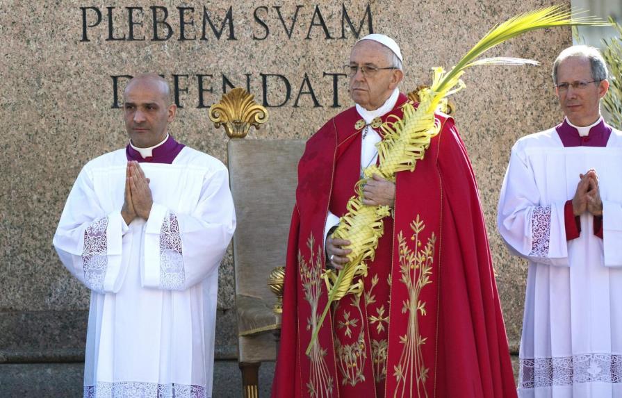El papa Francisco condena firmemente el terrorismo en la misa de Domingo de Ramos