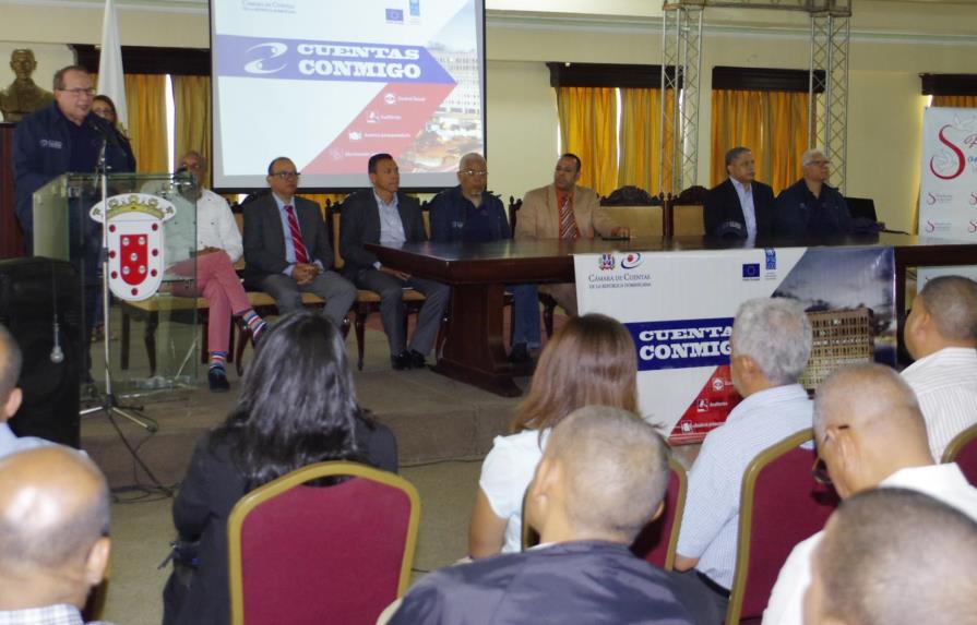 Álvarez Pérez se reúne con alcaldes y los exhorta a dar uso correcto a los fondos públicos
