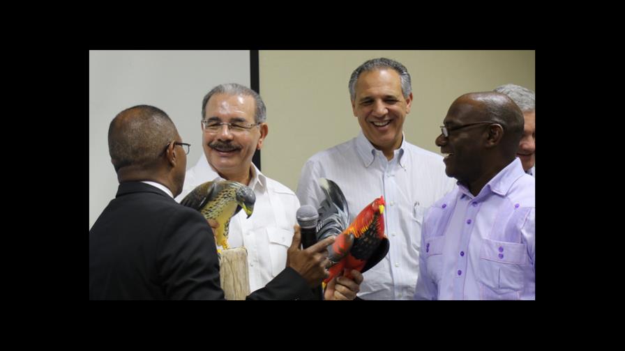 Gobierno financiará artesanos de San Cristóbal y electrificará Cuevas del Pomier Gobierno financiará artesanos de San Cristóbal y electrificará Cuevas del Pomier