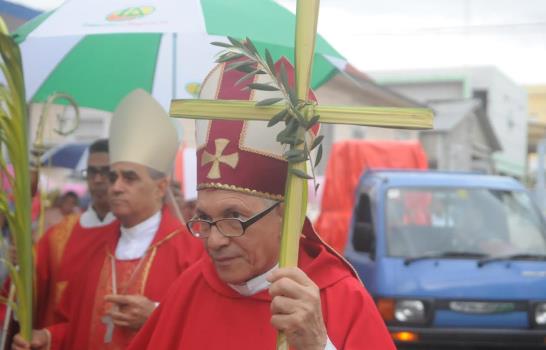 Arzobispo de Santiago encabeza procesión de Domingo de Ramos