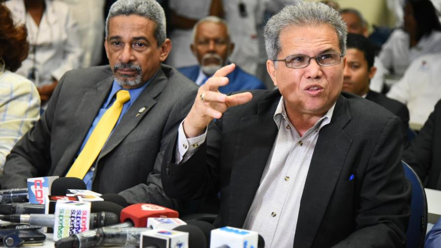 Waldo dice que hay médicos que llevan bates a sus consultorios 