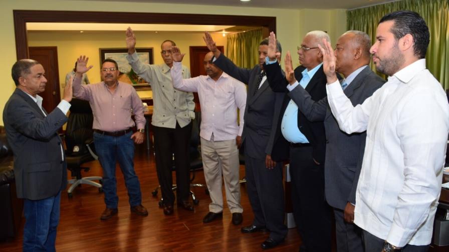 Mota Pacheco juramenta a su equipo y que estará en las diferentes direcciones del CEA