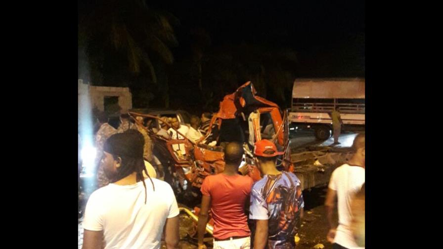 Triple choque en la carretera Azua-Barahona dejó dos muertos y tres heridos Triple choque en la carretera Azua-Barahona dejó dos muertos y tres heridos