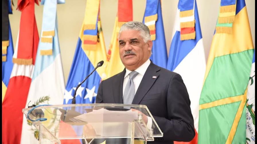 Canciller Vargas inicia gira de once días por Europa Canciller Vargas inicia gira de once días por Europa