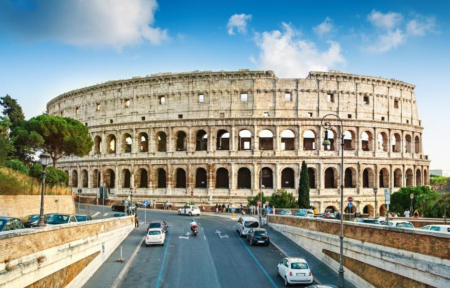 Un turista vandalizó el Coliseo romano 