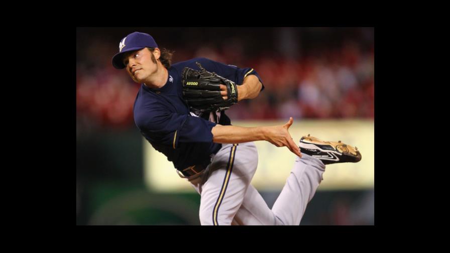 VIDEO: Lanzador de los Cerveceros parodia canciones y las redes colapsan 