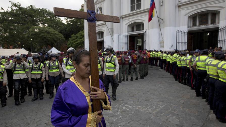 Protestas en Venezuela dejan ya cuatro muertos y generan pelea en misa Protestas en Venezuela dejan ya cuatro muertos y generan pelea en misa