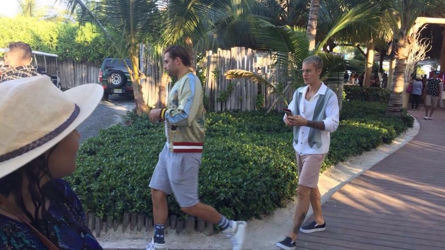 Justin Bieber se muestra amable ante sus fans en Punta Cana 