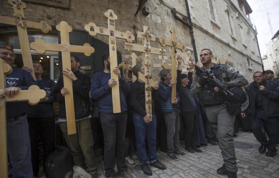 Miles de cristianos repiten los pasos de Jesús por el Viacrucis en Jerusalén