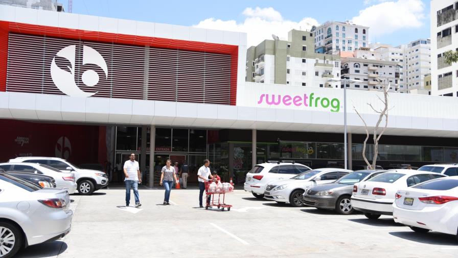 Algunos negocios abren en el Distrito Nacional durante el Viernes Santo