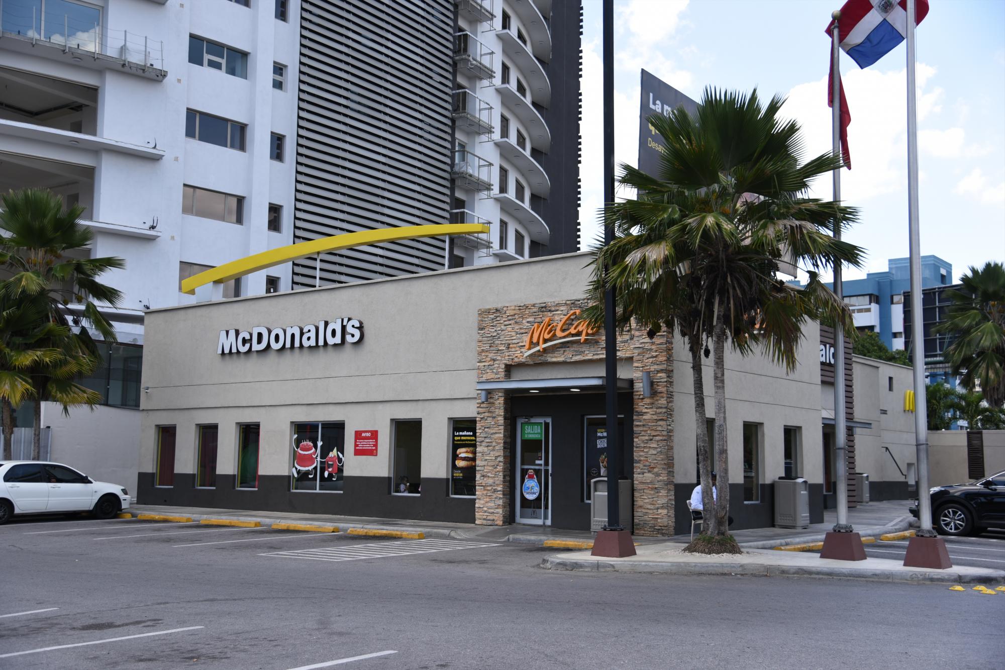 Sucursal de MacDonald’s de la avenida Jiménez Moya.