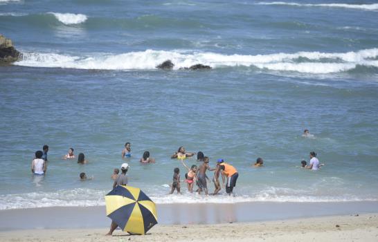 Vacacionistas invaden balnearios de Santiago y el Cibao en Viernes Santo