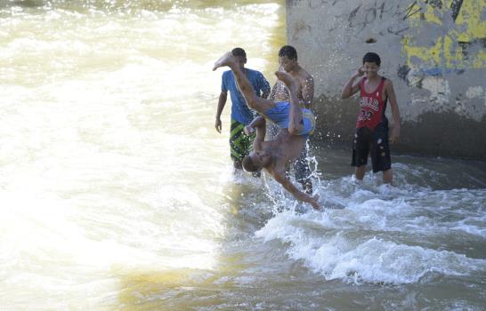 Vacacionistas invaden balnearios de Santiago y el Cibao en Viernes Santo