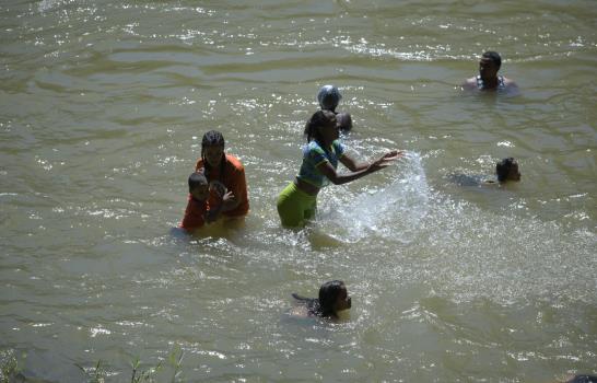 Vacacionistas invaden balnearios de Santiago y el Cibao en Viernes Santo