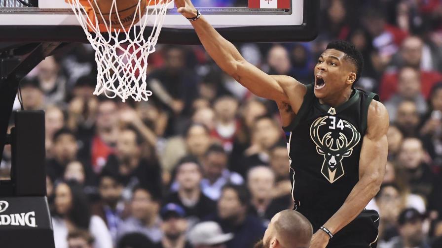 Antetokounmpo anota 28 y los Bucks emboscan a Raptors Antetokounmpo anota 28 y los Bucks emboscan a Raptors