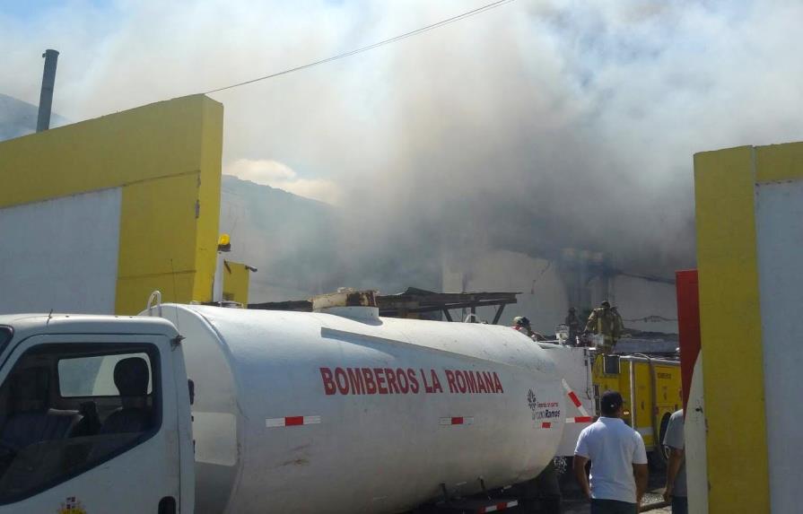 Incendio en Almacenes Iberia de San Pedro de Macorís deja sin empleo a más de 350 personas