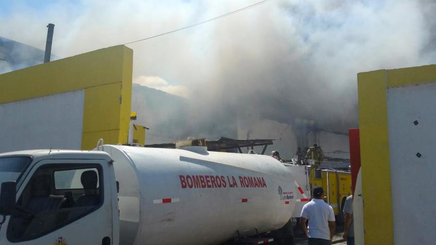 Incendio en Almacenes Iberia de San Pedro de Macorís deja sin empleo a más de 350 personas