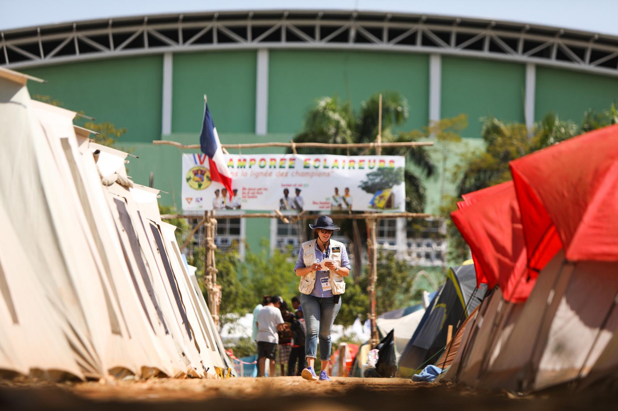 Vista de casas de campaña instaladas en el Parque del Este.