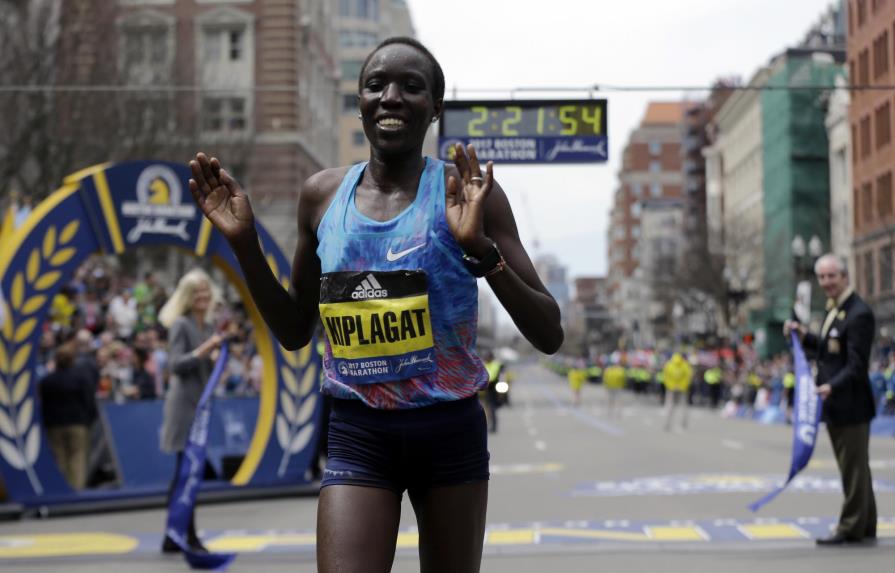 Kenianos Kirui y Kiplagat se coronan en el Maratón de Boston 