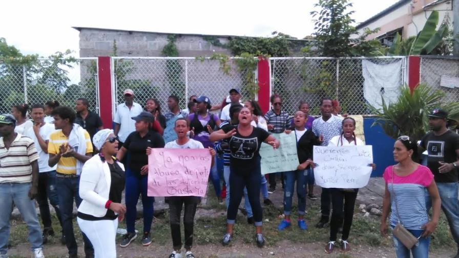 Juez envía a prisión a dos miembros de la Armada por muerte de un pescador Juez envía a prisión a dos miembros de la Armada por muerte de un pescador