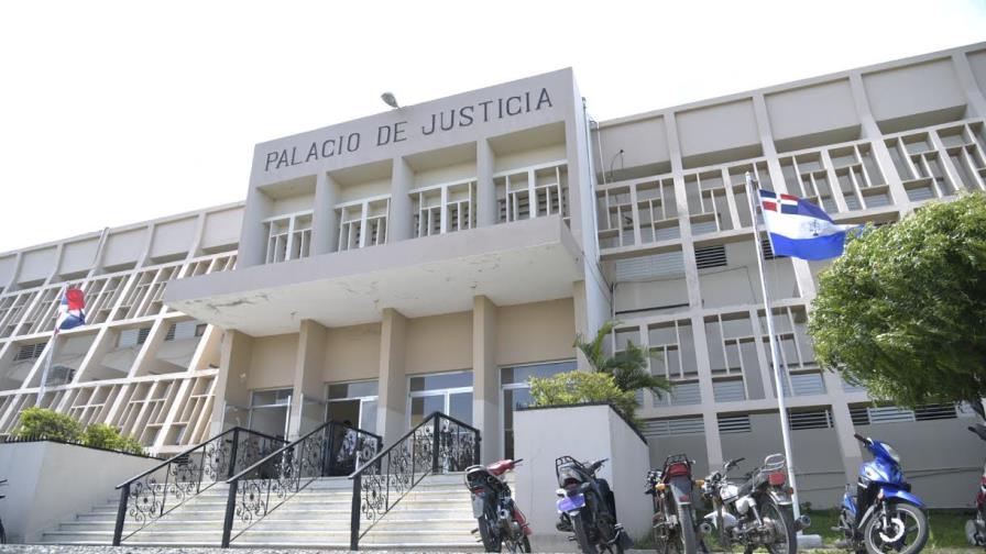 Conocen medida coerción a alcalde Villa los Almácigos; lo acusan de convivir con una menor Conocen medida coerción a alcalde Villa los Almácigos; lo acusan de convivir con una menor