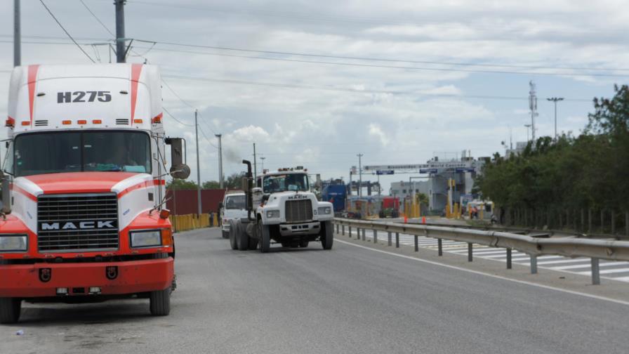 Camioneros vuelven a reclamar al gobierno y amenazan con ampliar su lucha