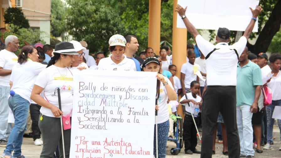 Cientos participan en rally de niños con sordoceguera y discapacidad