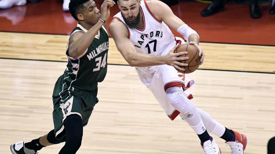 Raptors igualan su serie de playoffs en el Este al vencer a los Bucks