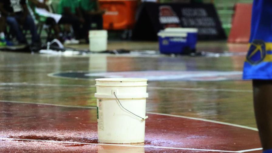 Suspenden por lluvia partido de baloncesto superior en el Palacio del Voleibol Suspenden por lluvia partido de baloncesto superior en el Palacio del Voleibol