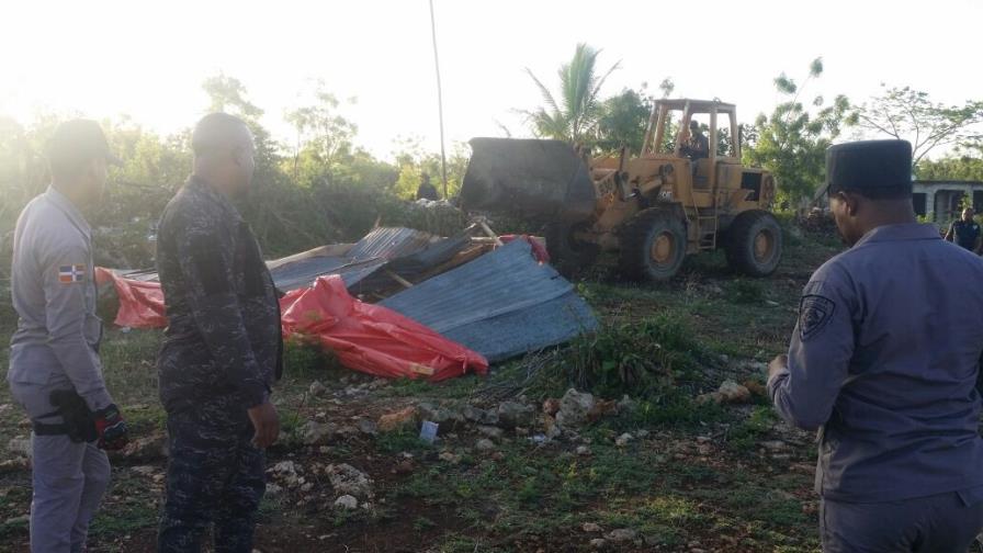 Desalojan familias de terrenos del sector Comajón, en Villa Hermosa Desalojan familias de terrenos del sector Comajón, en Villa Hermosa