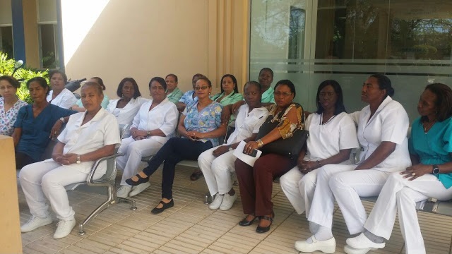 Enfemeras del hospital Jaime Oliver Pino, en San Pedro de Macorís, durante la paralización de las labores que se lleva a cabo en todos los centros que pertenecían al Instituto Dominicano de Seguros Sociales.