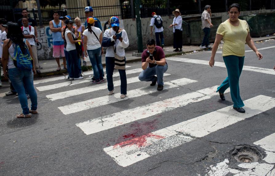 Muere joven herido de bala en medio de las protestas en Caracas
