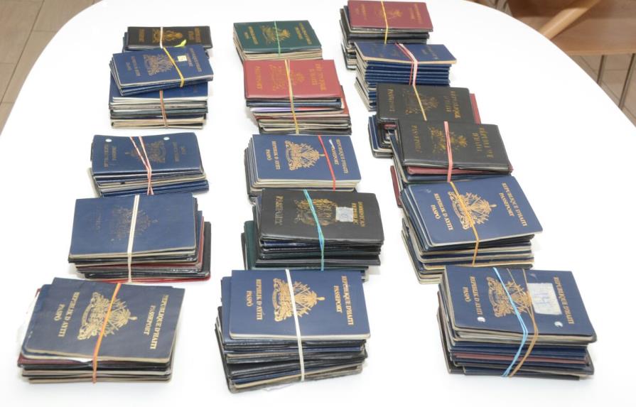 La Dirección General de Migración decomisa miles de documentos falsos