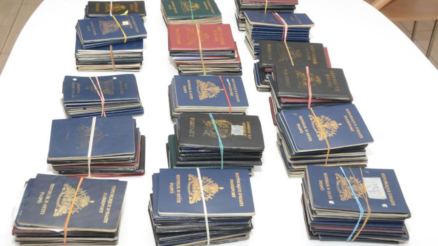 La Dirección General de Migración decomisa miles de documentos falsos
