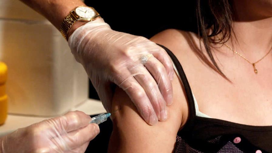 Especialistas apoyan jornada de vacunación contra Virus del Papiloma Humano en las escuelas