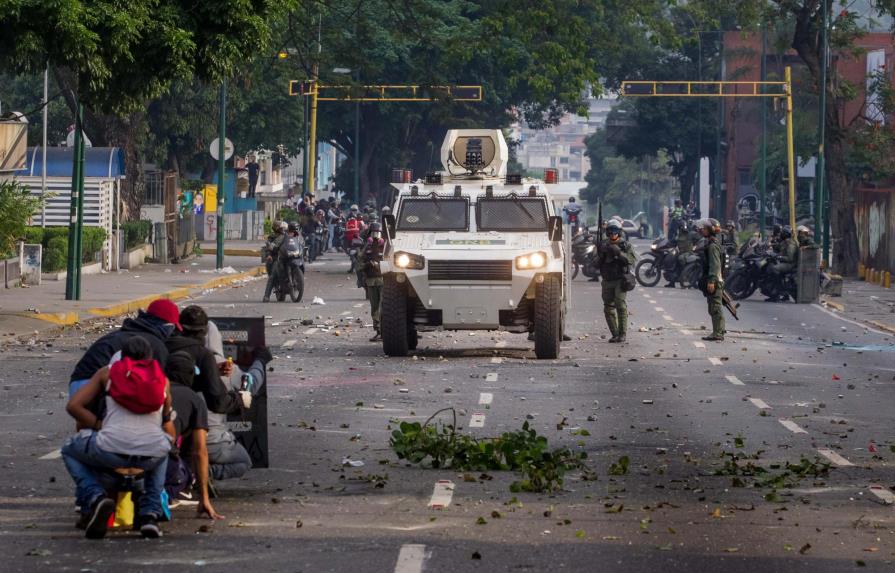En Vivo: Fuerzas de seguridad dispersan de nuevo concentraciones opositoras en Caracas