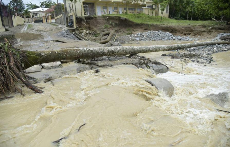 Reportan 12 acueductos afectados por las lluvias que continuarían todo el fin de semana