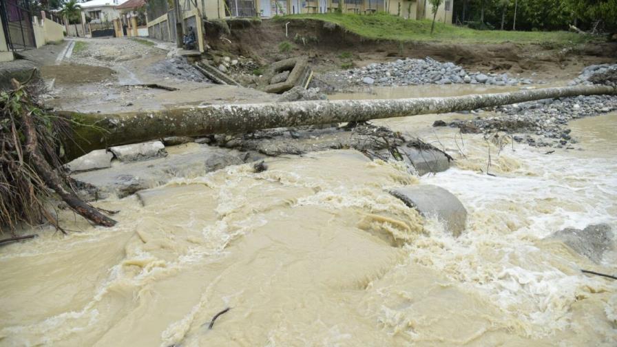 Reportan 12 acueductos afectados por las lluvias que continuarían todo el fin de semana