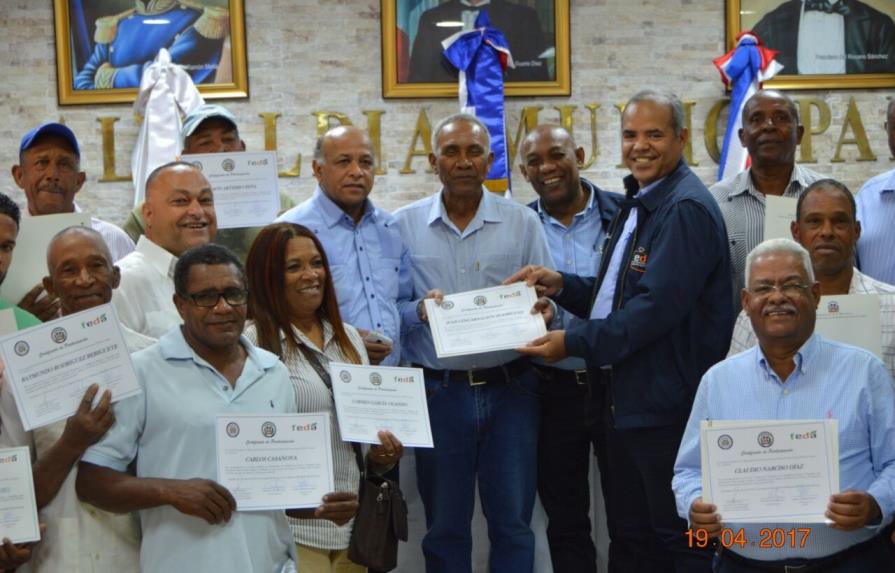 EL FEDA y el Consulado dominicano en Miami capacitan productores de El Cercado