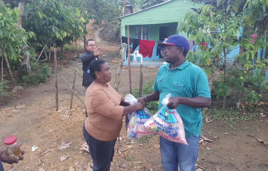 Comedores Económicos asiste a familias afectadas por lluvias en Cotuí