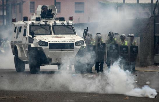Ordenan detener a 14 militares por asesinato de un manifestante en Venezuela