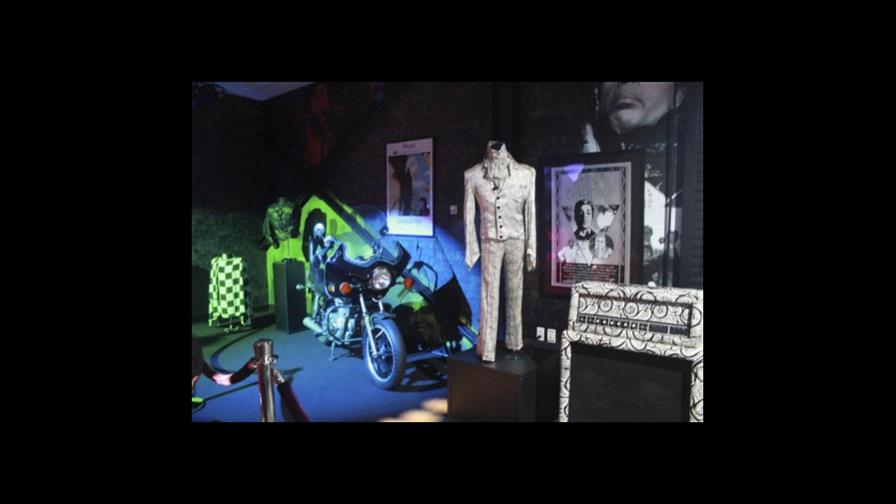 Fans recuerdan a Prince a un año de su muerte