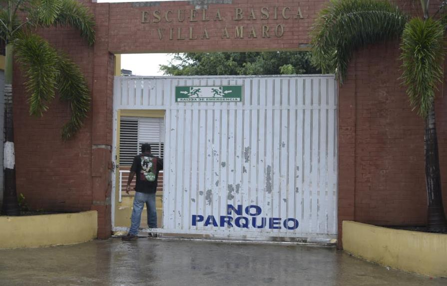 Se entrega profesor acusado de agredir sexualmente a menores en escuela de Salcedo