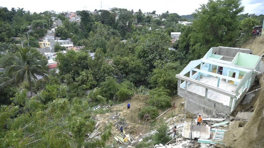 Se derrumba casa donde residían ocho familias en Santiago Se derrumba casa donde residían ocho familias en Santiago