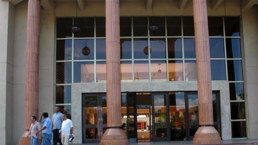 Conocerán medida de coerción contra profesor acusado de agresión sexual de estudiantes