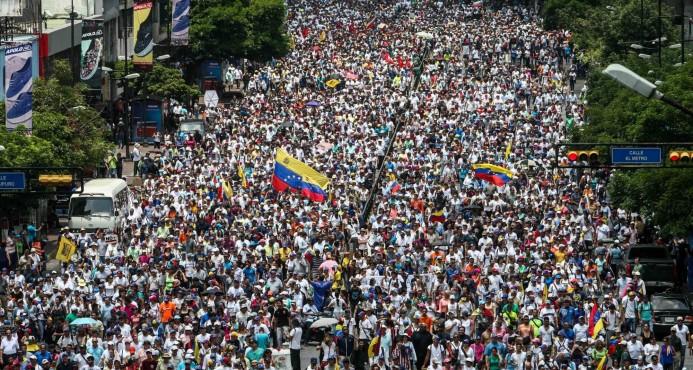 Oposición venezolana promete continuar la lucha para expulsar a Maduro