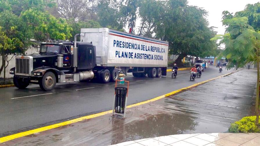 Gobierno despacha camiones cargados de alimentos secos a las provincias bajo alerta Gobierno despacha camiones cargados de alimentos secos a las provincias bajo alerta